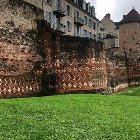 Studio Apartment Guécélard